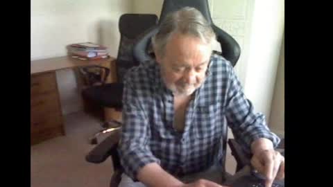 erasmus_d online show from May 6, 6:08 pm
