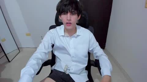 eren_tatakae online show from May 6, 1:17 am