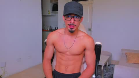eros_becker_ online show from May 13, 4:04 pm
