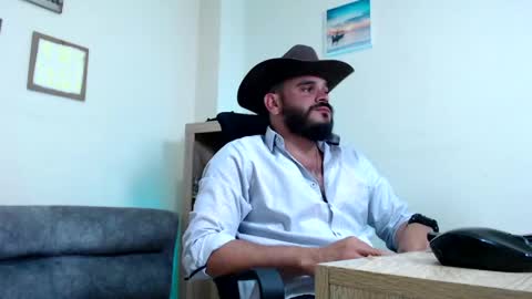 Esteban Fernandez online show from May 5, 8:38 am