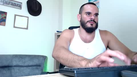 Esteban Fernandez online show from May 9, 3:18 am