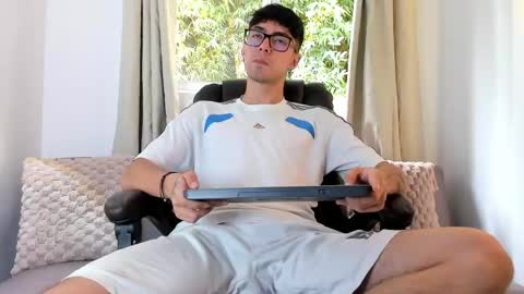 etham_wolf1 online show from May 19, 6:03 pm