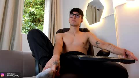 etham_wolf1 online show from May 25, 5:41 pm