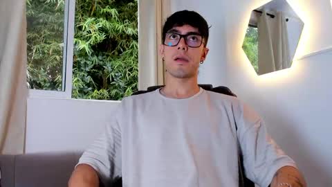 etham_wolf1 online show from May 29, 6:40 pm
