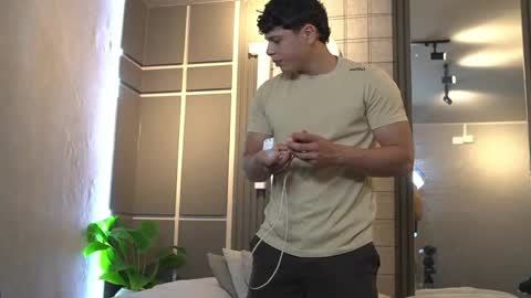 ethan_occonor online show from May 17, 9:55 pm