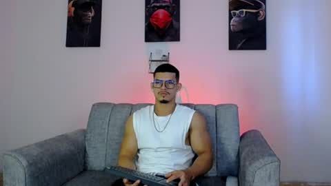 ethan_rodgers01 online show from July 15, 2:46 pm