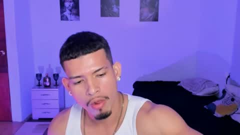 ethan_rodgers01 online show from July 24, 7:10 pm