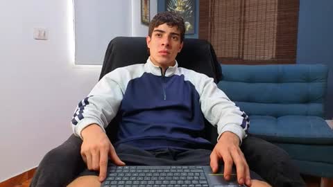 ethangreey1 online show from May 6, 6:08 pm