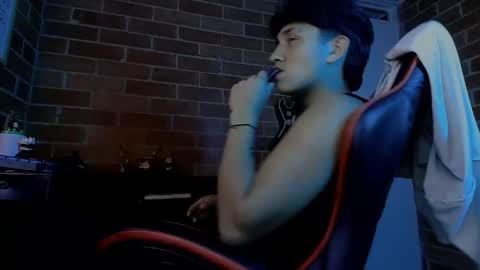 ethann2_ online show from June 8, 11:39 pm