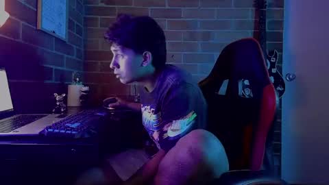 ethann2_ online show from June 7, 2:07 am