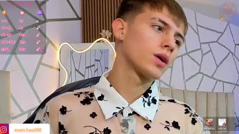 evan_tay online show from April 26, 3:15 am