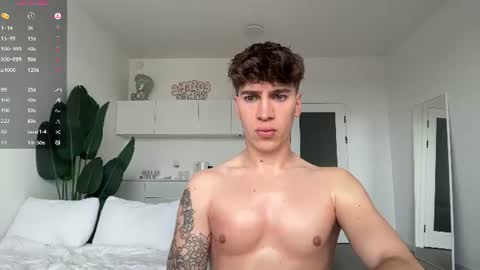 evan_white_ online show from June 26, 8:06 am