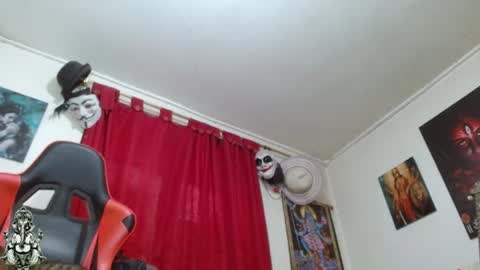 evans_xy online show from August 8, 5:53 pm