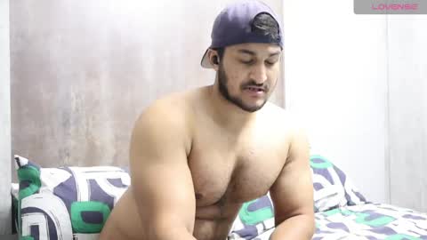 fatherfly001 online show from April 30, 8:38 pm