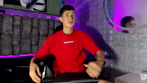 felipe fiire online show from April 28, 3:28 pm