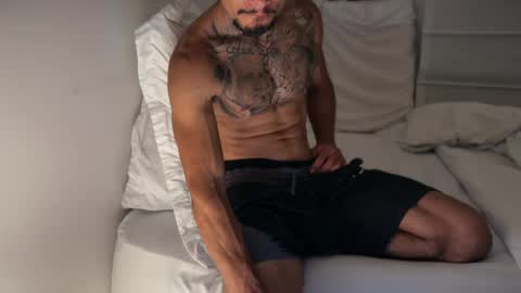 fitjacques online show from May 20, 2:18 am