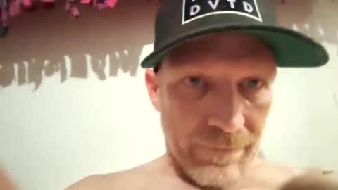 Famous Blue Eyes online show from May 16, 1:36 am