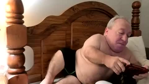 Cute Lil Man online show from August 6, 7:03 am