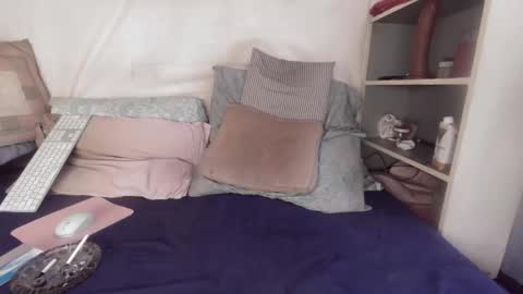 gayrobbin online show from May 9, 4:52 pm