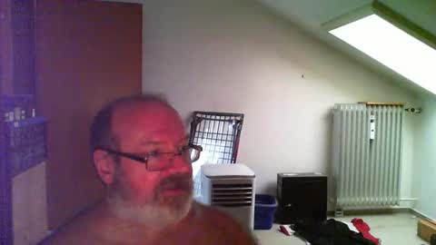 gbstoni online show from June 9, 1:46 pm