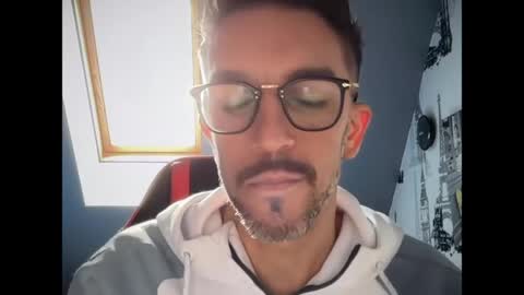 Gigi online show from May 12, 2:47 pm