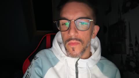 Gigi online show from May 16, 1:47 am