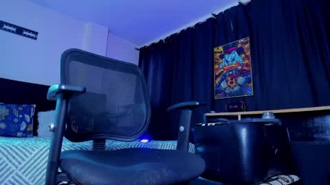 GIOMAR REYES online show from May 1, 6:16 am
