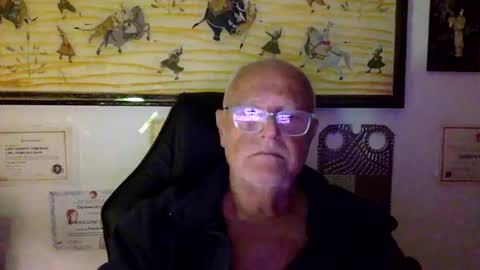 giutomma930394 online show from April 25, 6:38 pm