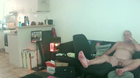 goldyguy011 online show from June 12, 3:27 am
