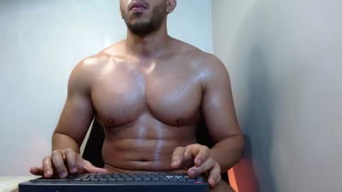 holl latino online show from June 10, 6:19 pm