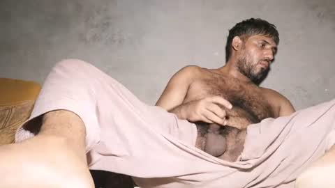 hairybouy264541 online show from July 16, 7:32 pm