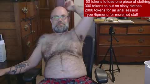 HairyDaddyBear69 online show from May 15, 1:58 am
