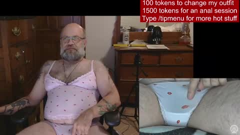 HairyDaddyBear69 online show from May 12, 2:09 am