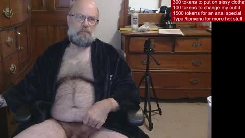 HairyDaddyBear69 online show from May 9, 12:06 pm