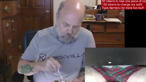 HairyDaddyBear69 online show from May 3, 12:24 am