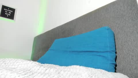 halle_1 online show from May 16, 11:25 pm