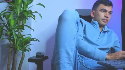 hamiltong12 online show from May 1, 3:32 am