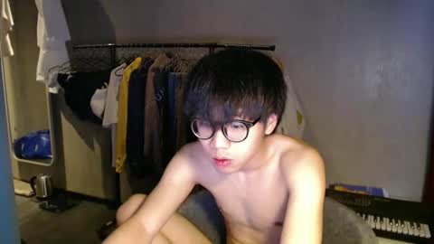 handsome_mannn online show from May 17, 7:32 pm