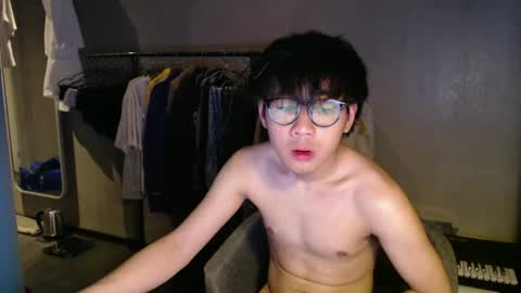 handsome_mannn online show from May 10, 10:22 pm