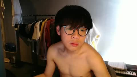 handsome_mannn online show from May 3, 9:56 am