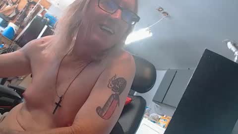 handystud33 online show from May 30, 5:02 pm
