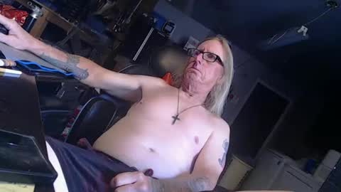 handystud33 online show from May 24, 3:29 pm