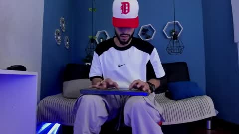 harold_999 online show from May 22, 11:32 pm