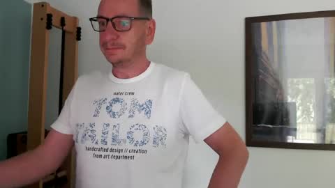 helloitsme7791 online show from June 29, 10:15 am