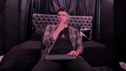 heteros men online show from May 15, 4:59 pm