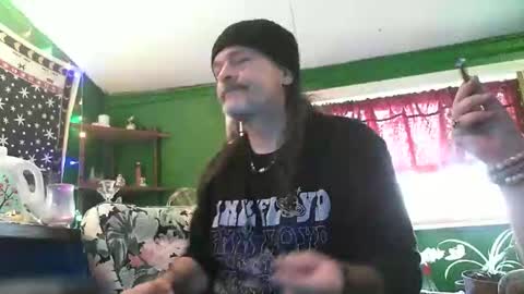 hippiedad333 online show from May 11, 7:33 pm