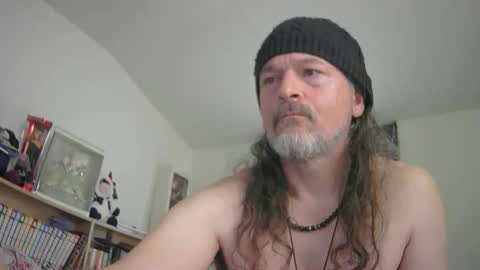 hippiedad333 online show from May 17, 4:58 pm