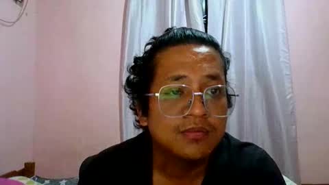 Honeybee online show from May 17, 4:36 pm