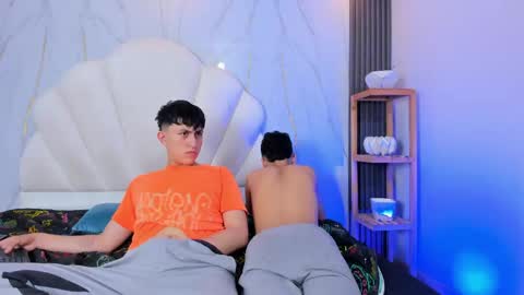 hoot_booys_ online show from April 28, 2:27 am