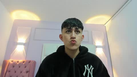 hoot_booys_ online show from April 26, 3:26 am